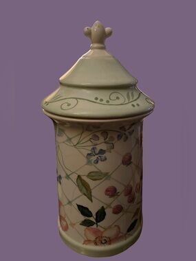 Tracy Porter “Evelyn” Canister w Lid - Retired. (10.5” x 5”) Perfect Condition